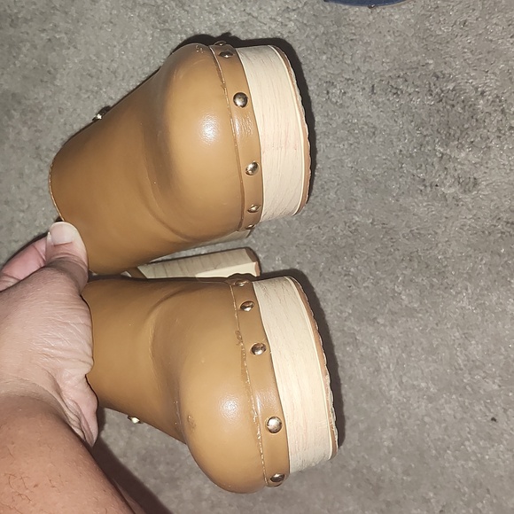 3 Pairs of Clogs - Picture 5 of 11